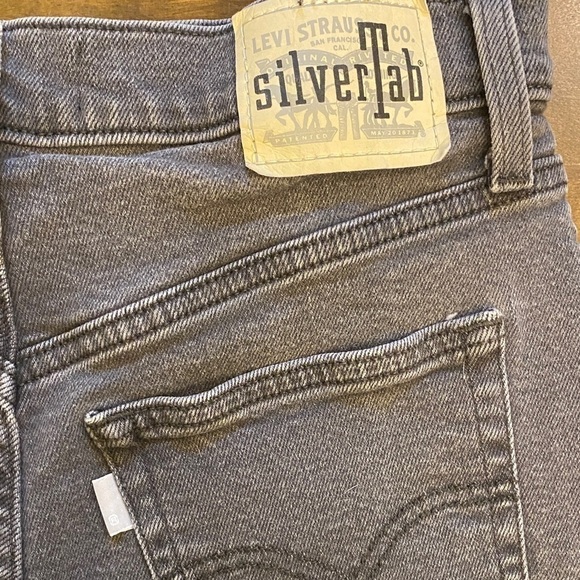 Levi’s 30 (US 10/11) Mom Jeans Silver Tab Gray High Rise Womens Stretch Tapered - Picture 9 of 15